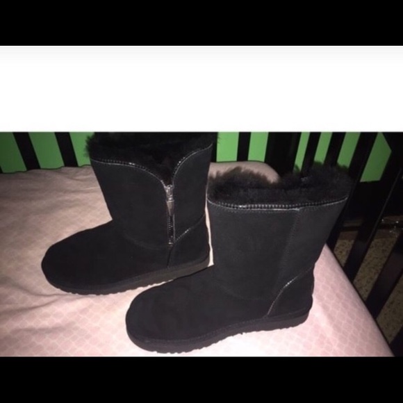 Authentic UGG boots - Picture 1 of 2
